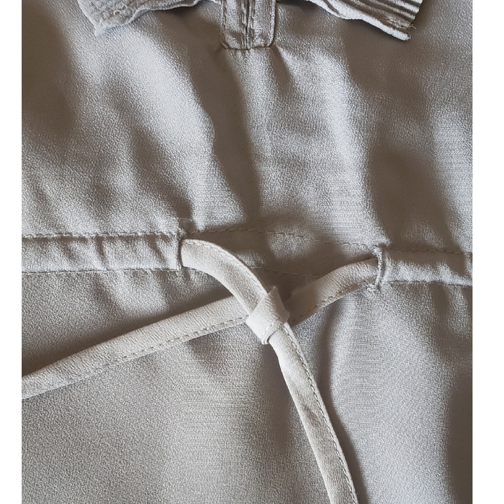 Gray Ruffled GAP Blouse Size S - Picture 6 of 10